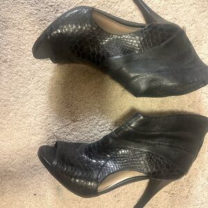 Vince Camuto Black Textured Peep-Toe Heels